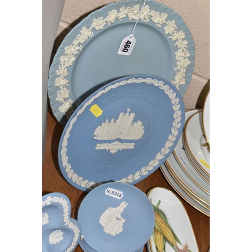 460 - A GROUP OF CERAMICS, to include a Wedgwood Queen's Ware dinner plate, sixteen pieces of Royal Worces... 