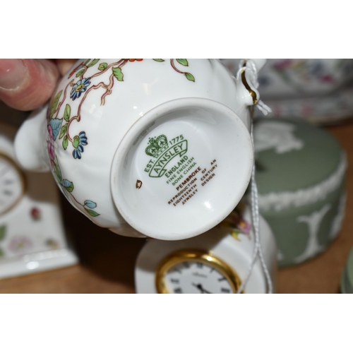 478 - A COLLECTION OF NAMED CERAMICS, comprising ten pieces of Wedgwood green Jasperware giftware, a boxed... 