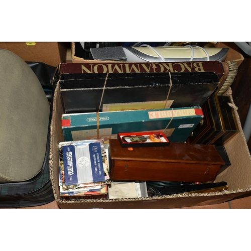 493 - FOUR BOXES AND LOOSE ASSORTED SUNDRY ITEMS ETC, to include a boxed battery operated Bakelite View-Ma... 