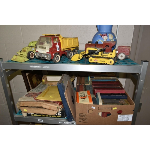 499 - A BOX AND LOOSE 1970'S TONKA TOYS, BOOKS AND GAMES, to include Tonka Tipper Truck, tracked and wheel... 