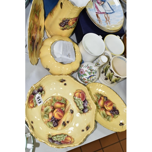 513 - A GROUP OF BOXED AYNSLEY 'ORCHARD GOLD' GIFTWARE, LANGLEY POTTERY AND COLLECTOR'S PLATES, comprising... 