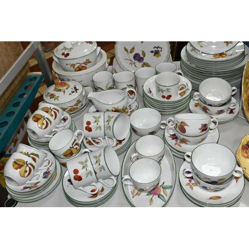 514 - A SEVENTY SEVEN PIECE ROYAL WORCESTER EVESHAM VALE DINNER SERVICE, comprising three tureens of diffe... 