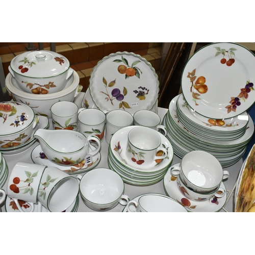 514 - A SEVENTY SEVEN PIECE ROYAL WORCESTER EVESHAM VALE DINNER SERVICE, comprising three tureens of diffe... 