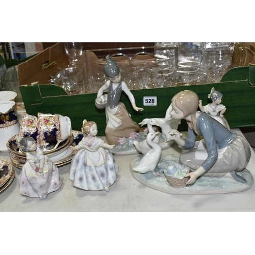 528 - A BOX AND LOOSE CERAMICS AND GLASS WARES, to include five Lladro figures: Feeding the Ducks no 4849,... 