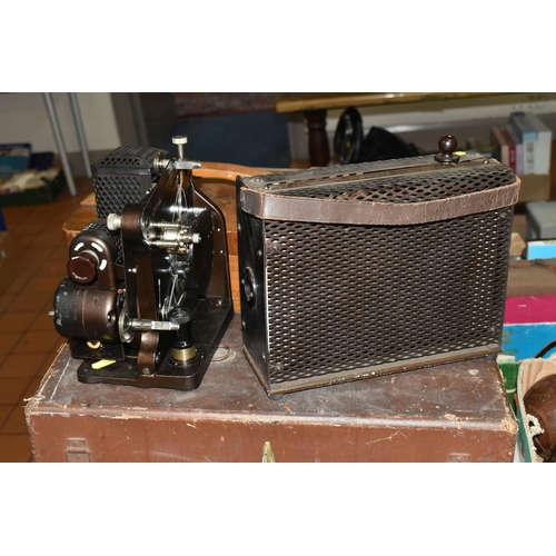 543 - A GROUP OF HOME CINEMATIC ITEMS, ETC, including a walnut cased Kodak Home Kodascope De Luxe, a Kodas... 