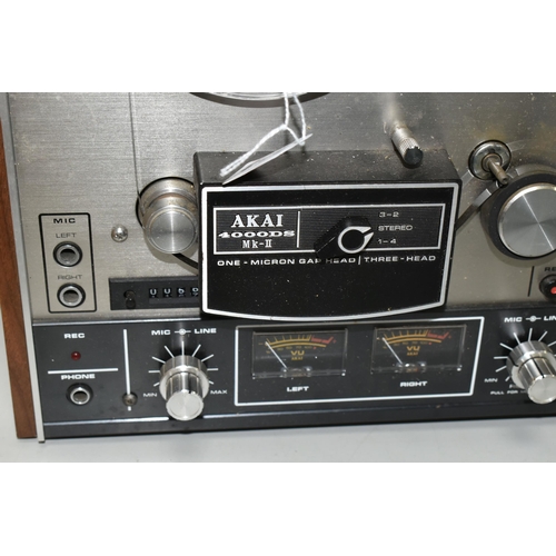 553 - AN AKAI 4000DS MARK II REEL TO REEL TAPE PLAYER AND RECORDER (1) (Condition Report: untested, may re... 