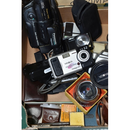 554 - ONE BOX OF VINTAGE CAMERAS, to include Kodak Duo 620 camera, a Kodak Retina IIIc camera, a folding K... 