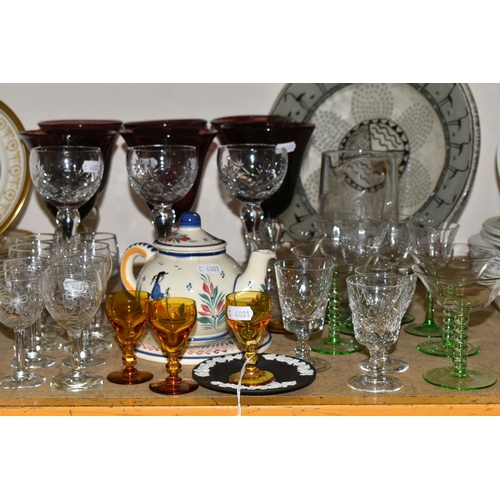 574 - A SMALL QUANTITY OF GLASS AND CERAMICS, to include a glass bowl in the style of Margaret Burke, appr... 