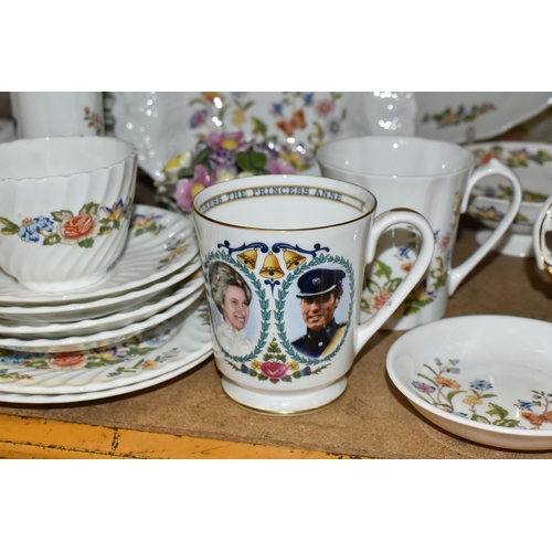 575 - AYNSLEY DINNER WARES AND GIFT WARES ETC, to include 'Cottage Garden' dinner plates, starter plates, ... 