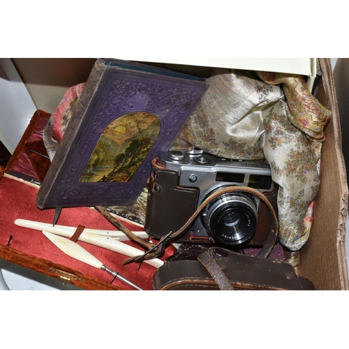 593 - ONE BOX OF MISCELLANEOUS SUNDRIES, to include a Midwinter 'Oranges and Lemons' pattern biscuit jar, ... 