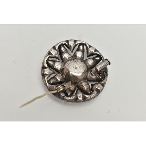 365A - AN EARLY 20TH CENTURY, WHITE METAL PASTE SET BROOCH, of a circular open work outline, set with circu... 