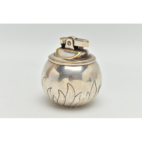 400A - AN ELIZABETH II SILVER 'WITCHBALL' TABLE CIGARETTE LIGHTER BY WILIIAM COMYNS & SONS LTD, the silver ... 