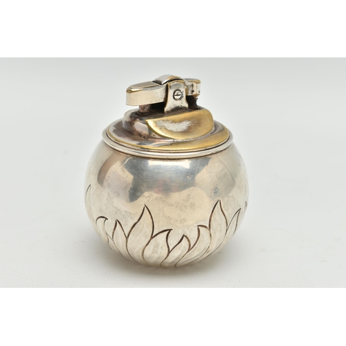 400A - AN ELIZABETH II SILVER 'WITCHBALL' TABLE CIGARETTE LIGHTER BY WILIIAM COMYNS & SONS LTD, the silver ... 