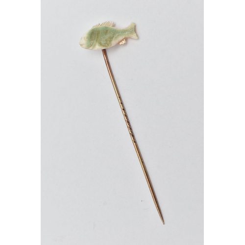 60A - A YELLOW METAL MOTHER OF PEARL STICK PIN, set with a carved mother of pearl fish, to a yellow metal ... 