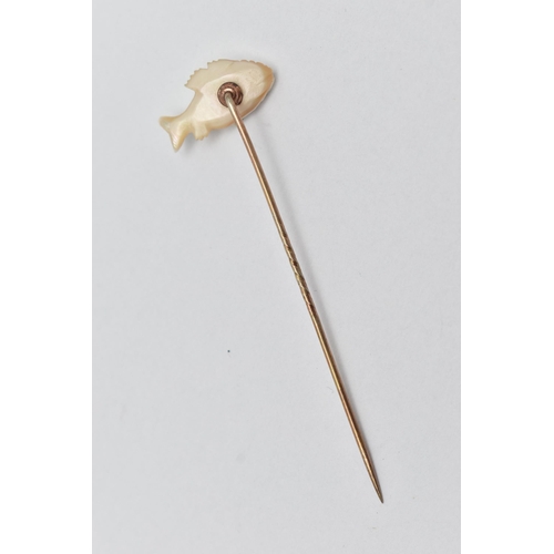 60A - A YELLOW METAL MOTHER OF PEARL STICK PIN, set with a carved mother of pearl fish, to a yellow metal ... 