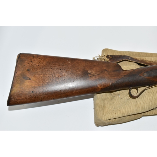 193 - AN ANTIQUE 11 BORE SINGLE BARREL PERCUSSION SHOTGUN FITTED WITH A HIGH QUALITY DAMASCUS 31'' BARREL,... 