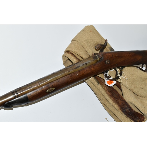 193 - AN ANTIQUE 11 BORE SINGLE BARREL PERCUSSION SHOTGUN FITTED WITH A HIGH QUALITY DAMASCUS 31'' BARREL,... 