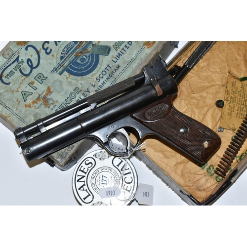 250 - A .177'' POST WWII SENIOR WEBLEY & SCOTT AIR PISTOL, batch number 550, lightly rusted speckled on on... 