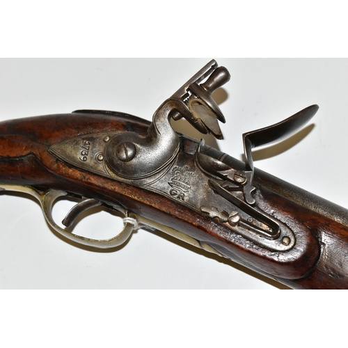 255 - A GOOD QUALITY REPRODUCTION OF A FLINTLOCK BRITISH ARMY HEAVY DRAGOON PISTOL, expertly aged, it lack... 