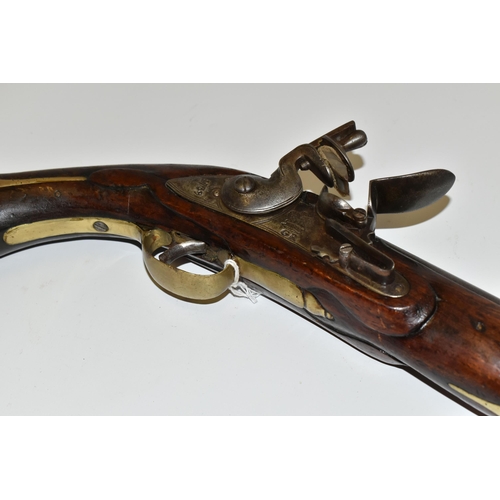 255 - A GOOD QUALITY REPRODUCTION OF A FLINTLOCK BRITISH ARMY HEAVY DRAGOON PISTOL, expertly aged, it lack... 