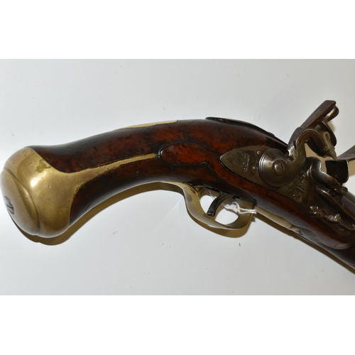 255 - A GOOD QUALITY REPRODUCTION OF A FLINTLOCK BRITISH ARMY HEAVY DRAGOON PISTOL, expertly aged, it lack... 