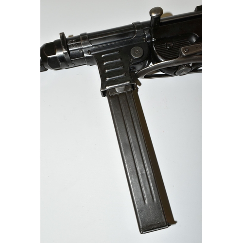 257 - A WWII GERMAN 9MM MP40 SCHMEISSER SUB MACHINE GUN, marked byf, signifying production by Erma, serial... 