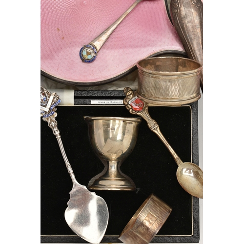 115 - AN ASSORTMENT OF SILVER ITEMS, to include a cased egg cup, a cased set of six teaspoons, four assort... 