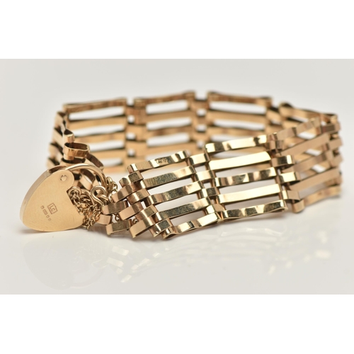 18 - A 9CT GOLD GATE BRACELET, five bar gate bracelet, stamped 9ct, fitted with a heart padlock clasp, ha... 