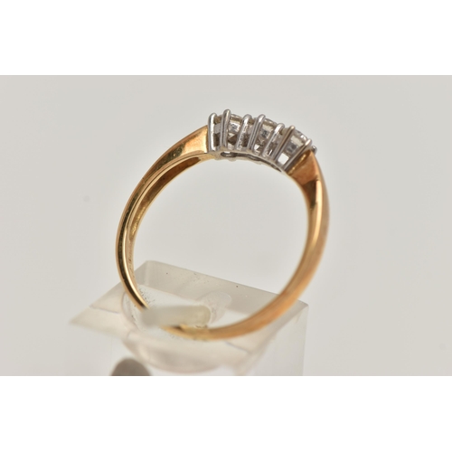 2 - AN 18CT GOLD DIAMOND THREE STONE RING, set with three round brilliant cut diamonds, estimated total ... 