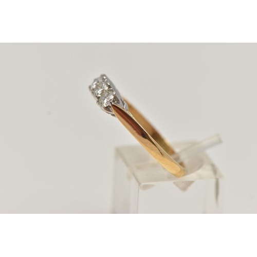 3 - AN 18CT GOLD DIAMOND THREE STONE RING, set with three round brilliant cut diamonds, estimated total ... 