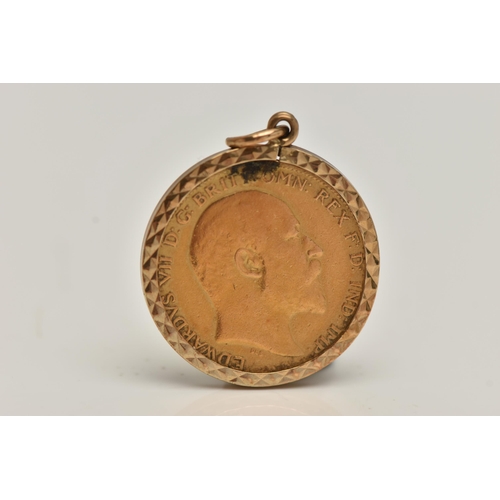 172 - A HALF SOVEREIGN GOLD COIN PENDANT, Edward VII half sovereign dated 1905, collet textured mount, hal... 