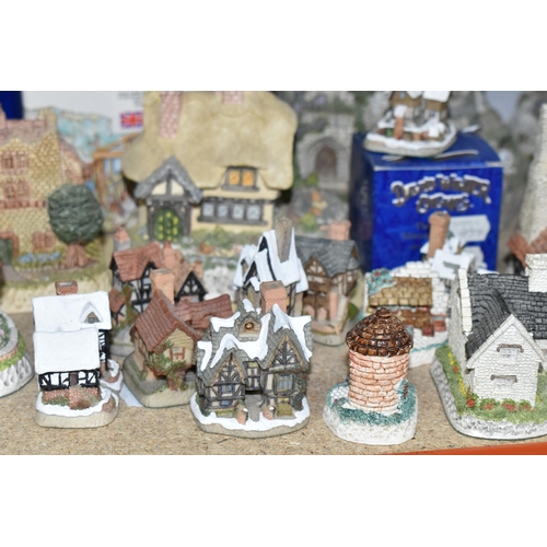 378 - A LARGE COLLECTION OF DAVID WINTER COTTAGES AND BOX OF COLLECTOR'S MAGAZINES, most pieces are boxed,... 