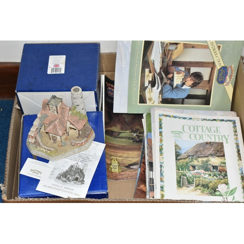 378 - A LARGE COLLECTION OF DAVID WINTER COTTAGES AND BOX OF COLLECTOR'S MAGAZINES, most pieces are boxed,... 