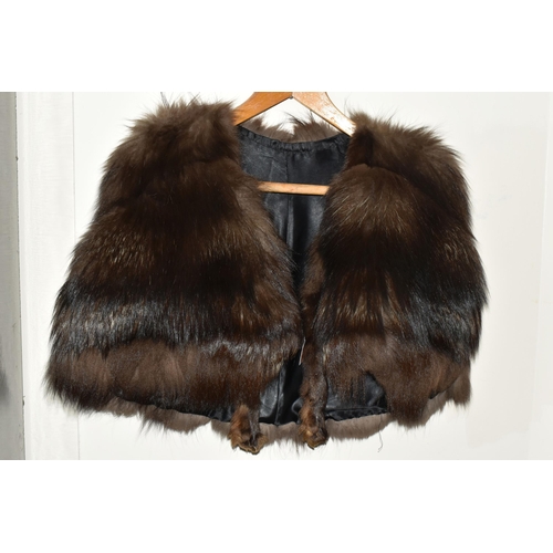 400 - A 1930'S VINTAGE FOX FUR STOLE, a glossy dark brown and grizzle stole (1) (Condition Report: light s... 