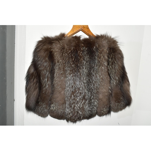 400 - A 1930'S VINTAGE FOX FUR STOLE, a glossy dark brown and grizzle stole (1) (Condition Report: light s... 