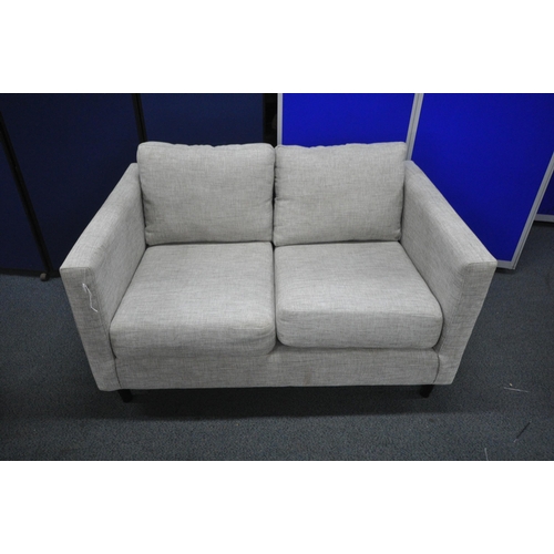 1423 - AN OATMEAL UPHOLSTERED TWO SEATER SOFA, length 136cm x depth 91cm x height 70cm (condition report: m... 