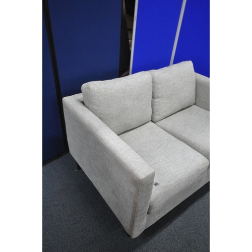 1423 - AN OATMEAL UPHOLSTERED TWO SEATER SOFA, length 136cm x depth 91cm x height 70cm (condition report: m... 