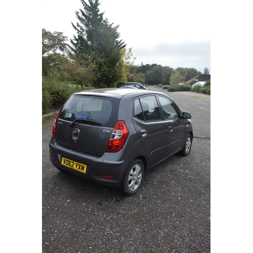 1004 - A HYUNDAI I10 ACTIVE AUTO HATCHBACK, REGISTRATION NUMBER VO62 YXM, five doors, 1248cc petrol engine,... 