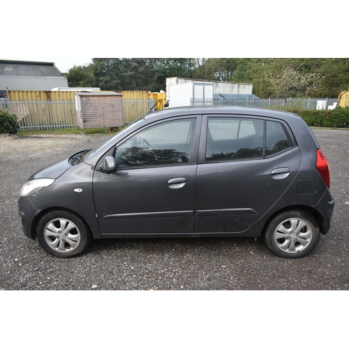 1004 - A HYUNDAI I10 ACTIVE AUTO HATCHBACK, REGISTRATION NUMBER VO62 YXM, five doors, 1248cc petrol engine,... 