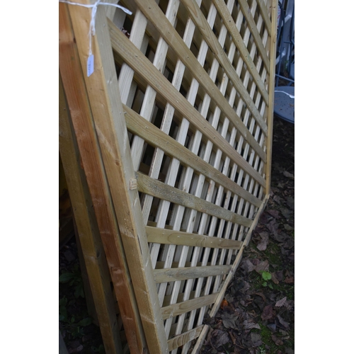 1036 - THREE BRAND NEW DIAMOND TRELLIS, 120cm x 181cm, and two other smaller diamond trellis (5)