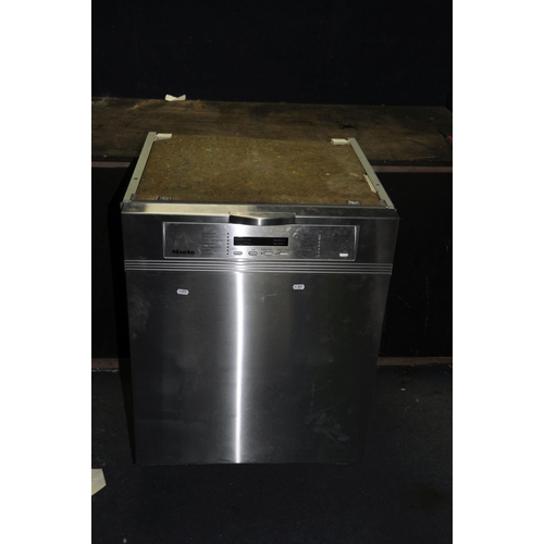 A MIELE G2530SCI INTEGRATED DISHWASHER with stainless steel front width