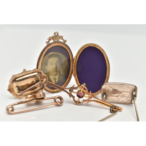 61 - FOUR LATE 19TH CENTURY/EARLY 20TH CENTURY BROOCHES AND A LOCKET, to include a small rectangular mour... 