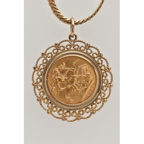 122 - A FULL SOVEREIGN PENDANT NECKLACE, the 1967 sovereign within a scrolling rope twist mount suspended ... 