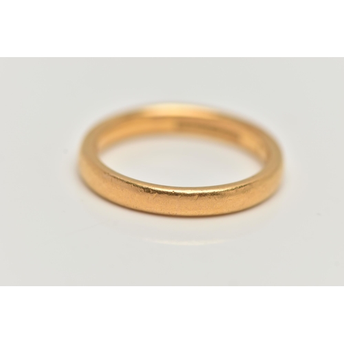 124 - A 22CT GOLD BAND RING, with 22ct hallmark, ring size J, width 2mm, approximate weight 3.9 grams