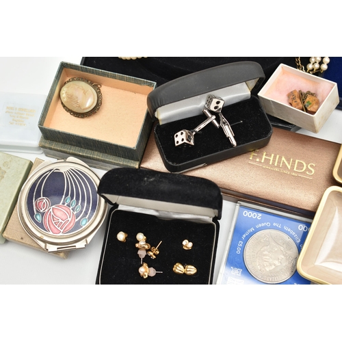 210 - A BOX OF ASSORTED COSTUME JEWELLERY, to include brooches, compact, a cased 'Lotus' imitation pearl c... 