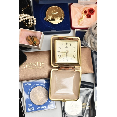 210 - A BOX OF ASSORTED COSTUME JEWELLERY, to include brooches, compact, a cased 'Lotus' imitation pearl c... 