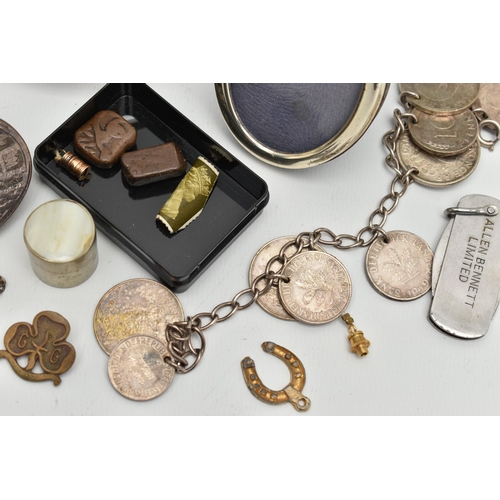 221 - A PARCEL OF 19TH AND 20TH CENTURY COLLECTABLES, SILVER, ETC, including a Victorian oval horn and tor... 