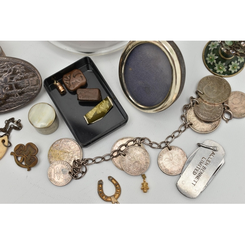 221 - A PARCEL OF 19TH AND 20TH CENTURY COLLECTABLES, SILVER, ETC, including a Victorian oval horn and tor... 