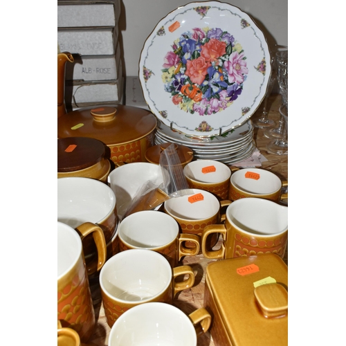 332 - A HORNSEA SAFFRON DINNER SERVICE AND NINE ROYAL ALBERT COLLECTORS PLATES, comprising approximately s... 