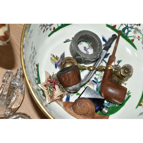 337 - A BOX AND LOOSE CERAMICS, GLASS AND SUNDRY ITEMS, to include a Minton bowl decorated with birds in a... 